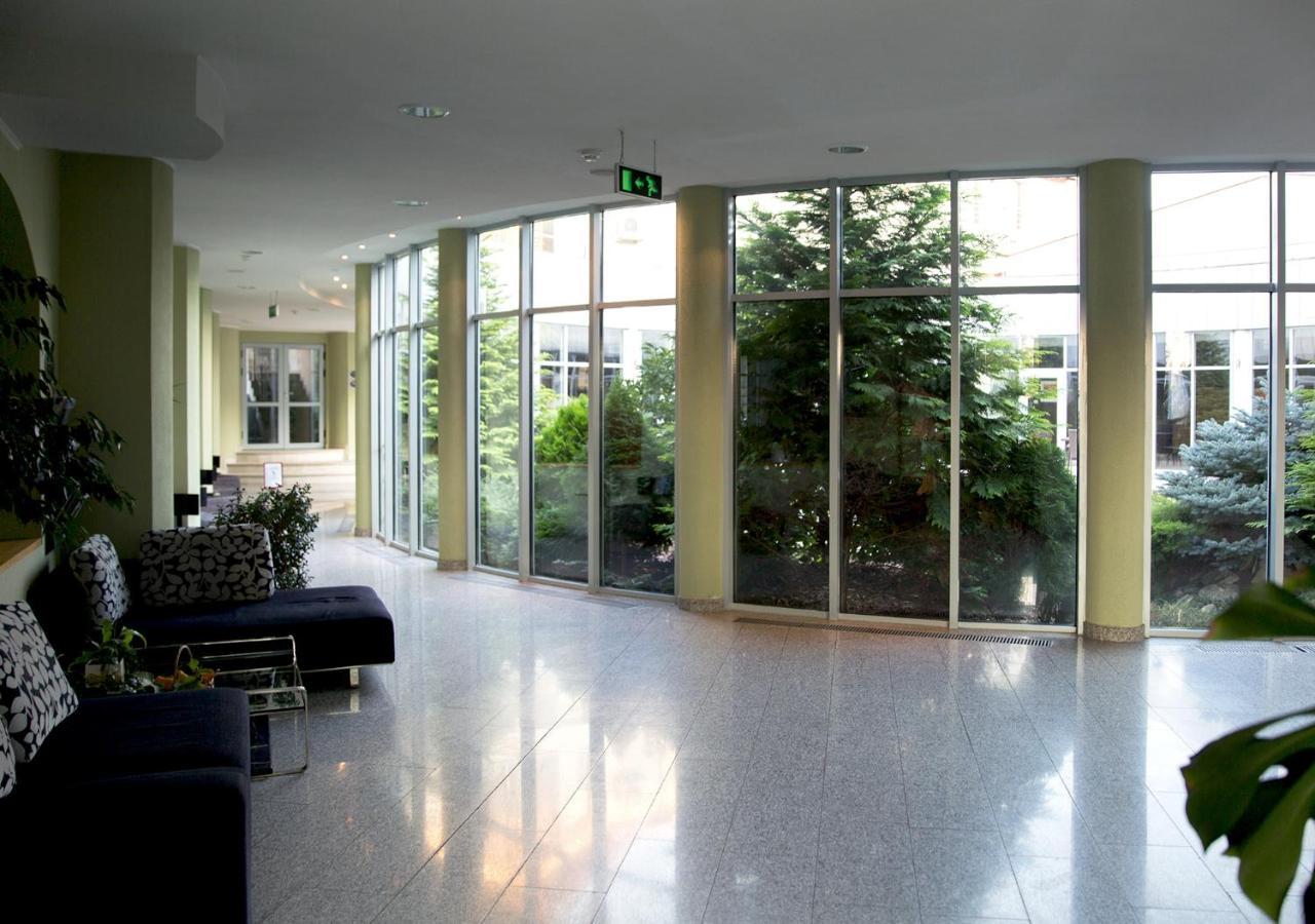 Hotel Atrium Tîrgu Secuiesc エクステリア 写真
