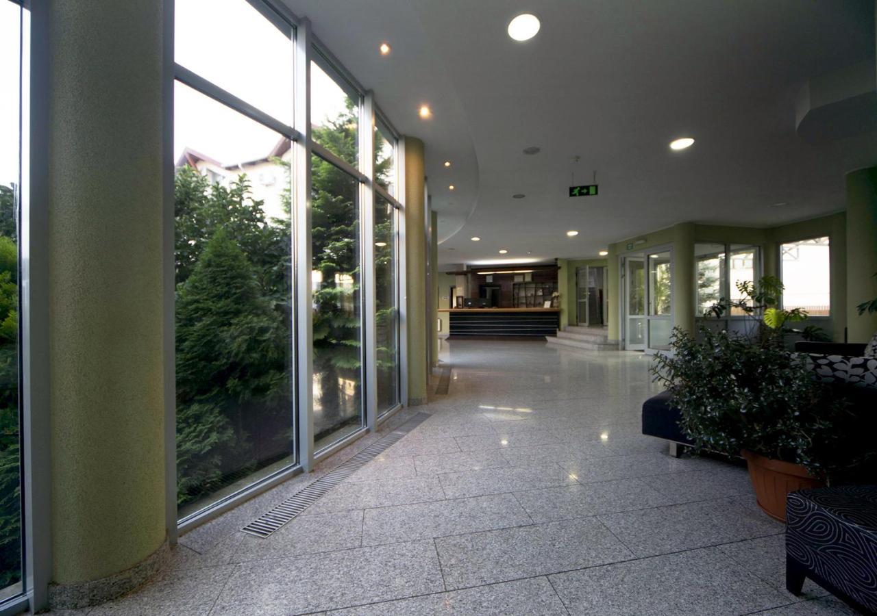 Hotel Atrium Tîrgu Secuiesc エクステリア 写真